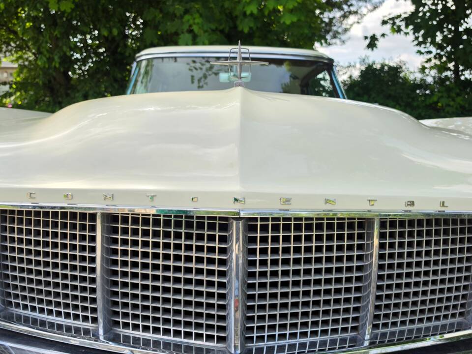 Image 28/75 of Lincoln Continental Mark II (1956)
