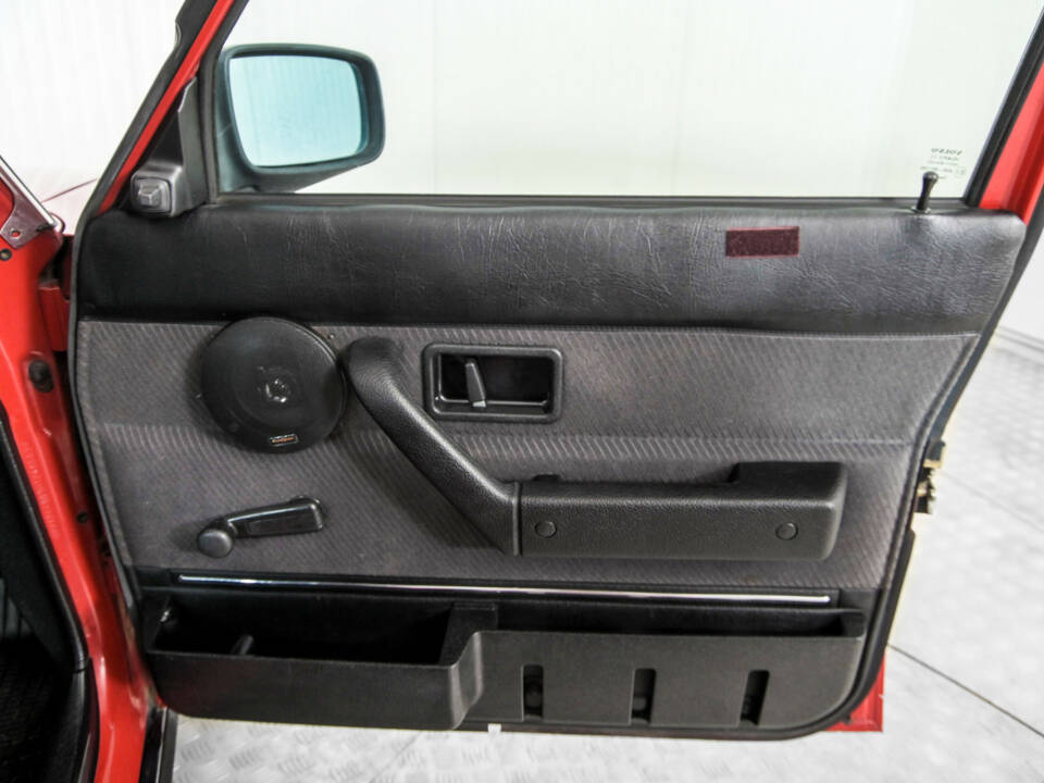 Image 33/50 of Volvo 240 (1987)