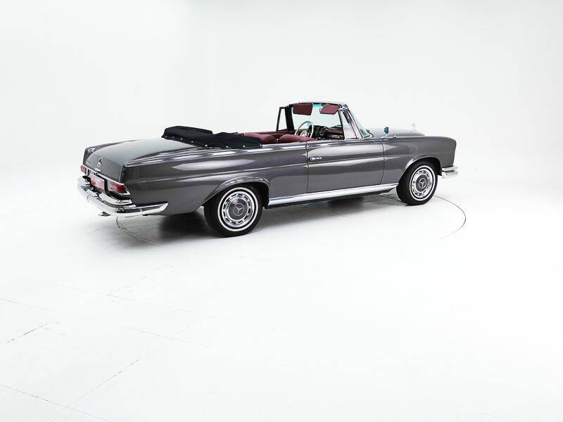 Bild 1/15 von Mercedes-Benz 220 SE b (1963)