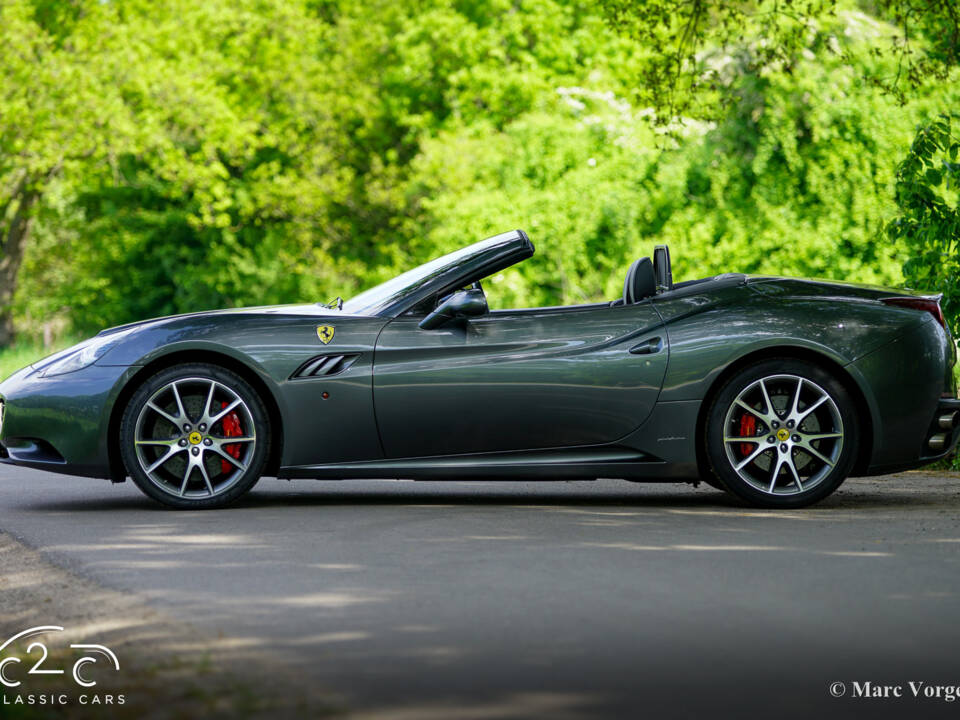 Image 3/85 de Ferrari California (2010)