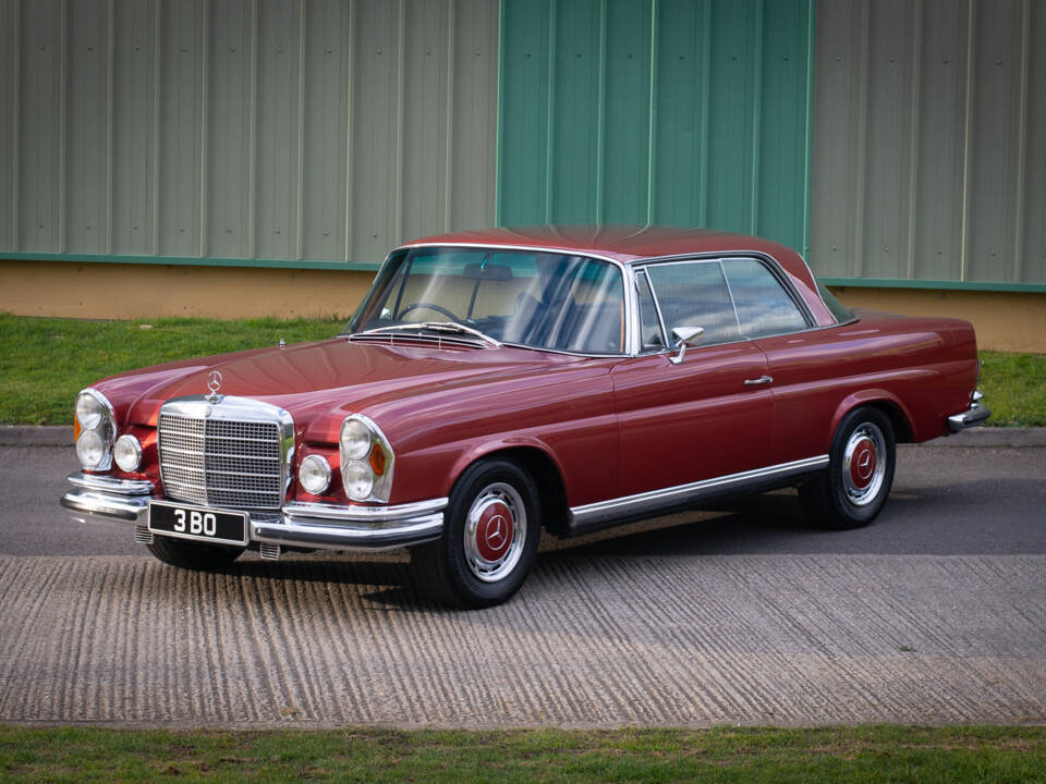 Immagine 2/32 di Mercedes-Benz 280 SE 3,5 (1971)