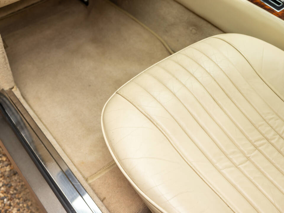 Bild 37/54 von Aston Martin V8 EFi (1987)