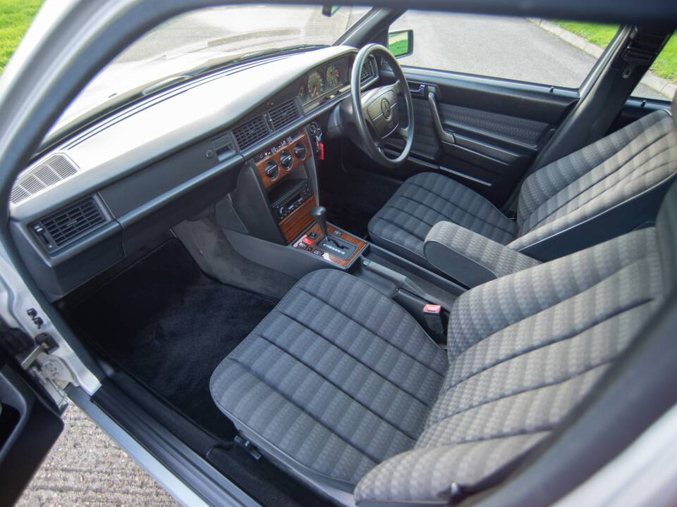 Bild 11/29 von Mercedes-Benz 190 E 2.0 (1992)