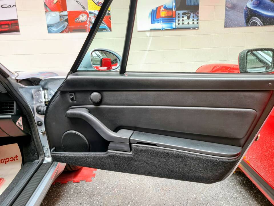 Immagine 16/34 di Porsche 911 Carrera (1996)