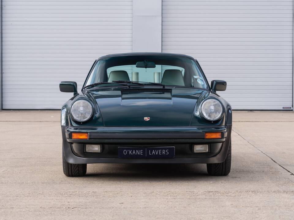 Image 2/52 of Porsche 911 Carrera 3.2 (1989)