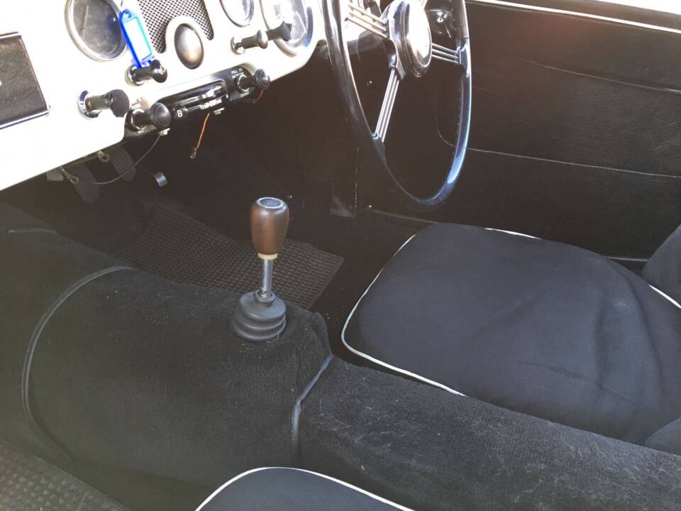 Image 7/10 of MG MGA 1500 (1959)