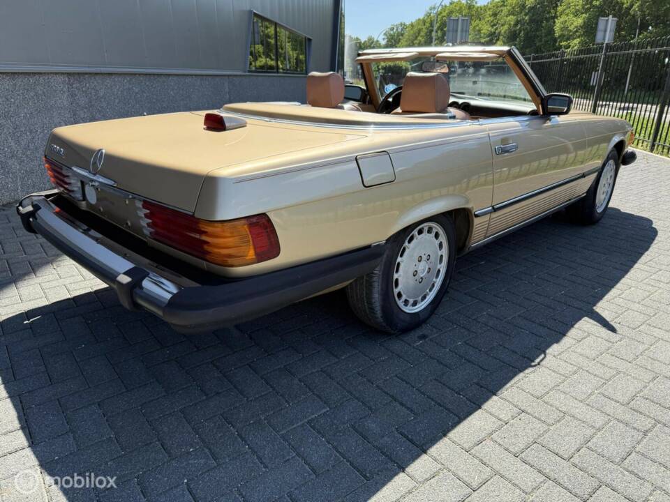 Immagine 7/41 di Mercedes-Benz 560 SL (1986)