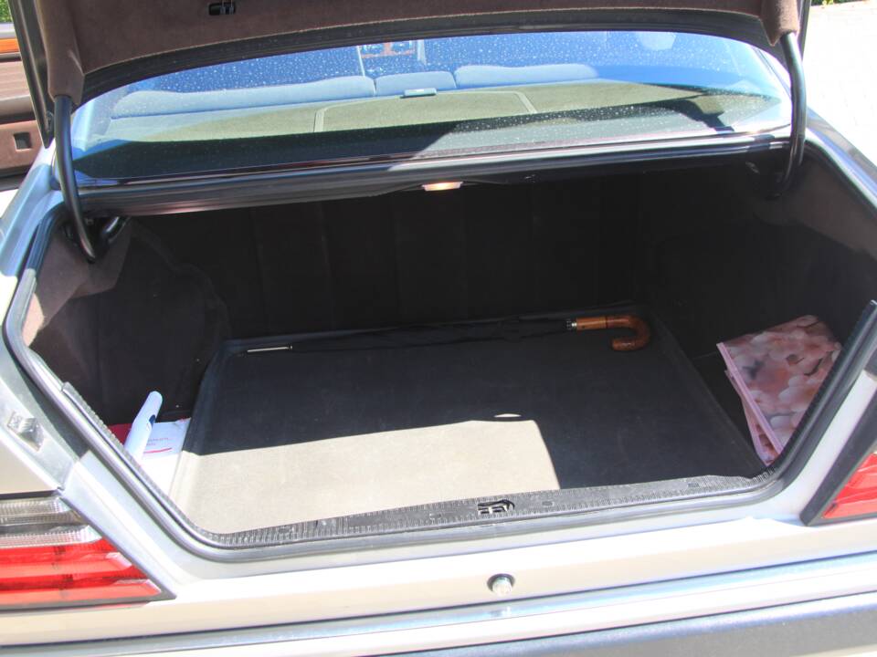 Bild 9/16 von Mercedes-Benz 230 CE (1990)