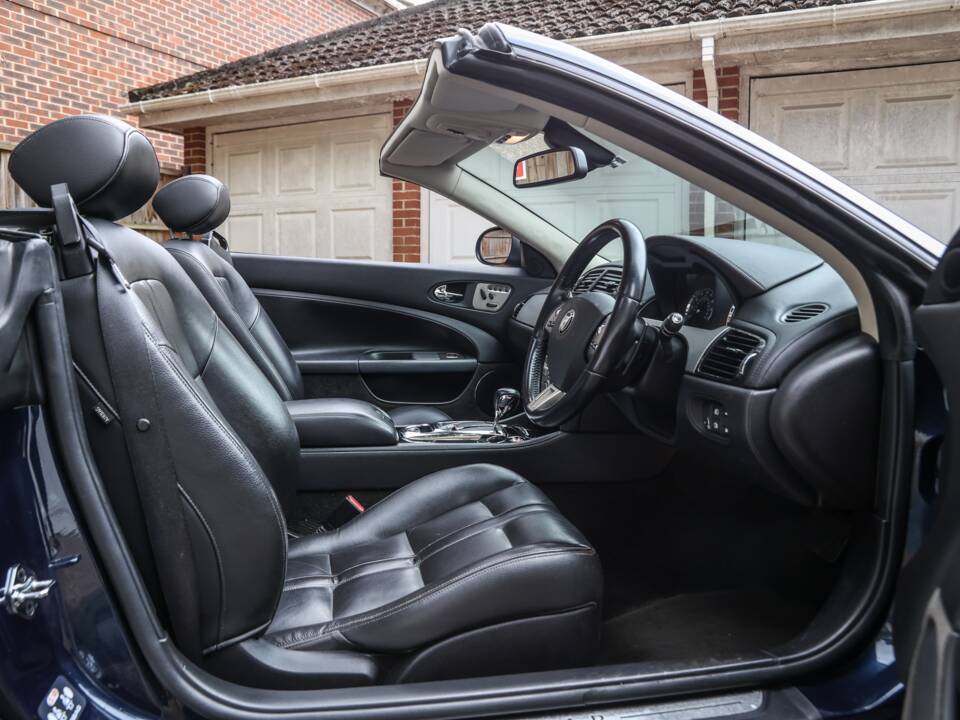 Image 18/32 de Jaguar XK 4.2 (2008)