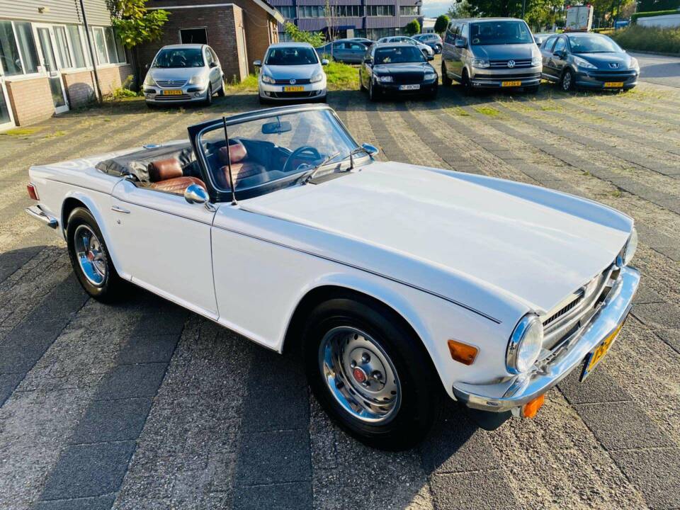 Image 3/50 of Triumph TR 6 (1976)