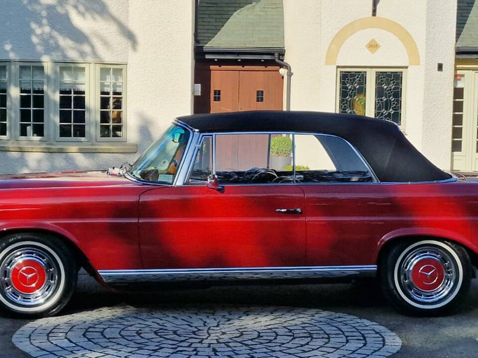 Image 30/44 of Mercedes-Benz 220 SE b (1962)