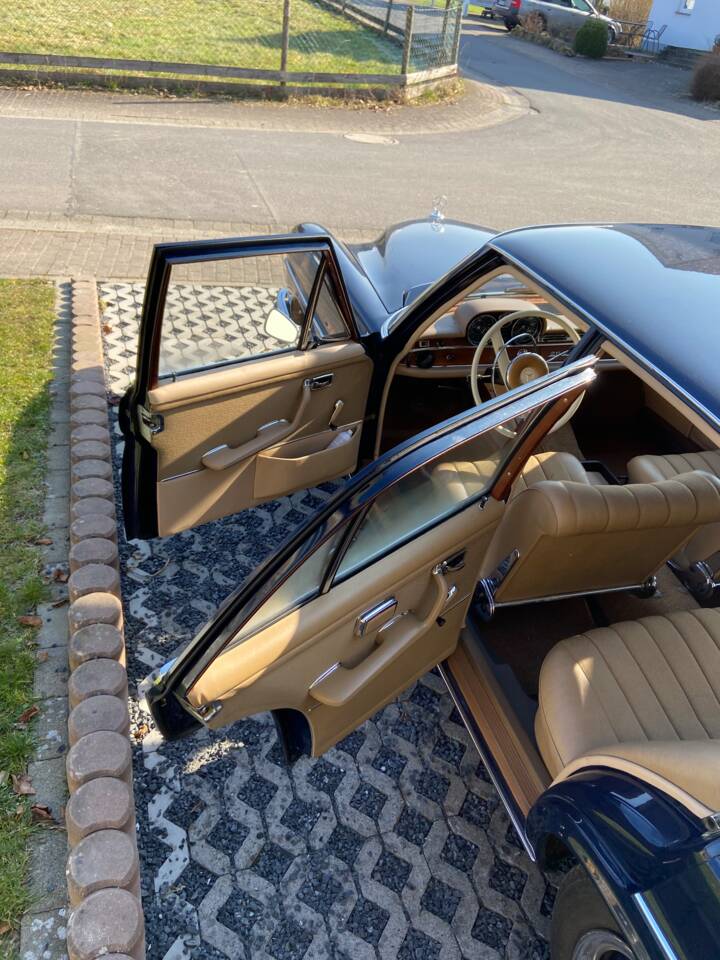 Image 25/52 of Mercedes-Benz 250 S (1967)