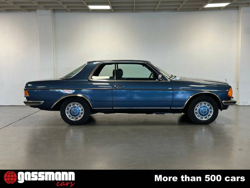 Imagen 5/15 de Mercedes-Benz 230 CE (1982)