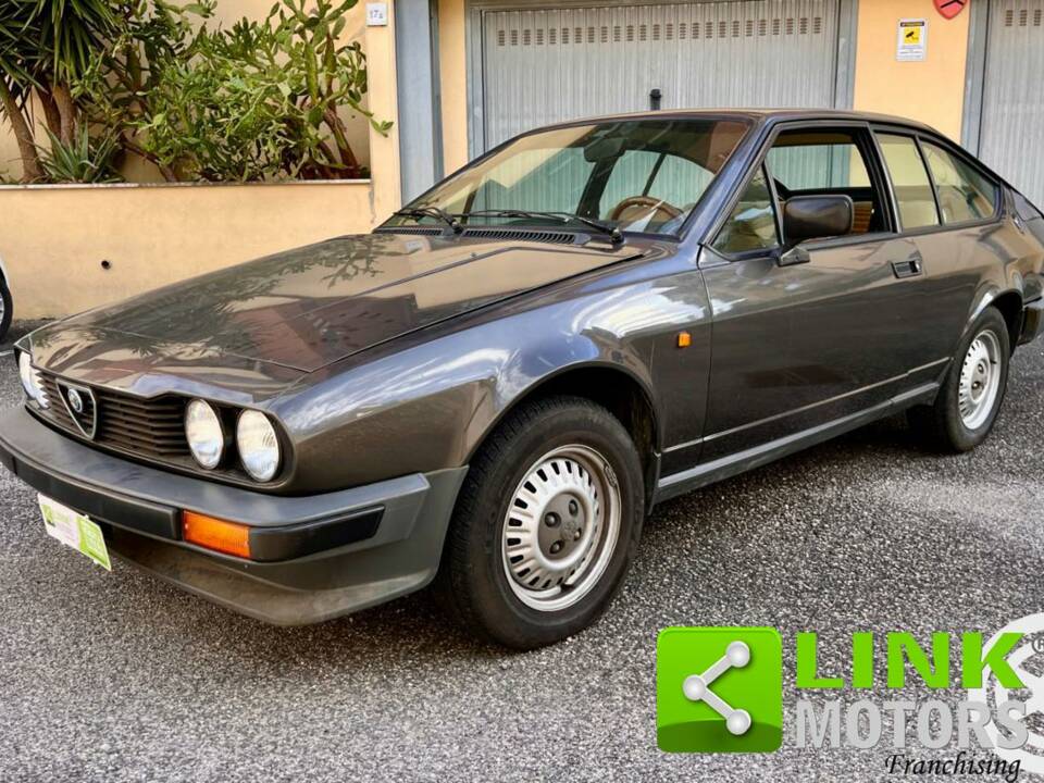 Image 3/10 of Alfa Romeo GTV 2.0 (1981)