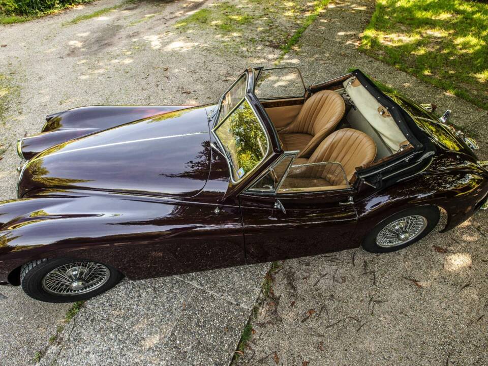 Image 3/9 of Jaguar XK 140 DHC (1956)