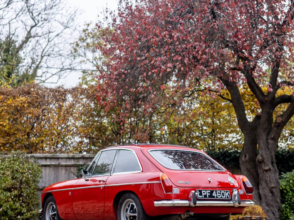 Image 7/39 de MG MGB GT (1972)