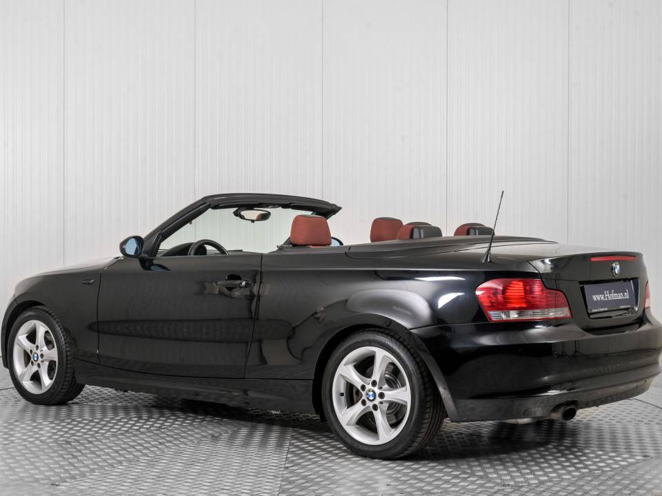 Image 7/50 of BMW 118i (2009)