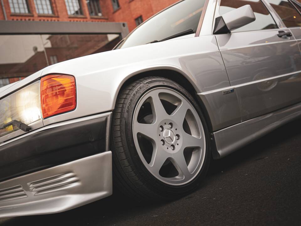 Immagine 20/49 di Mercedes-Benz 190 E (1990)