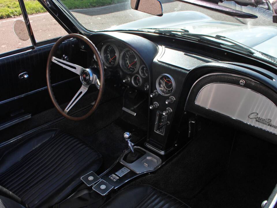 Bild 24/30 von Chevrolet Corvette Sting Ray Convertible (1964)