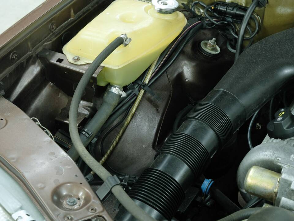 Bild 20/50 von Mercedes-Benz 380 SE (1984)