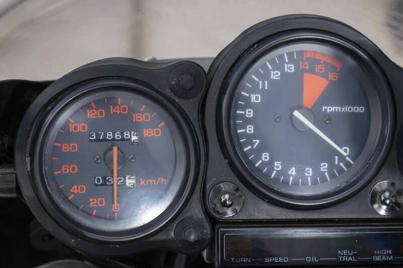 Bild 31/47 von Honda VFR 400 R (1988)
