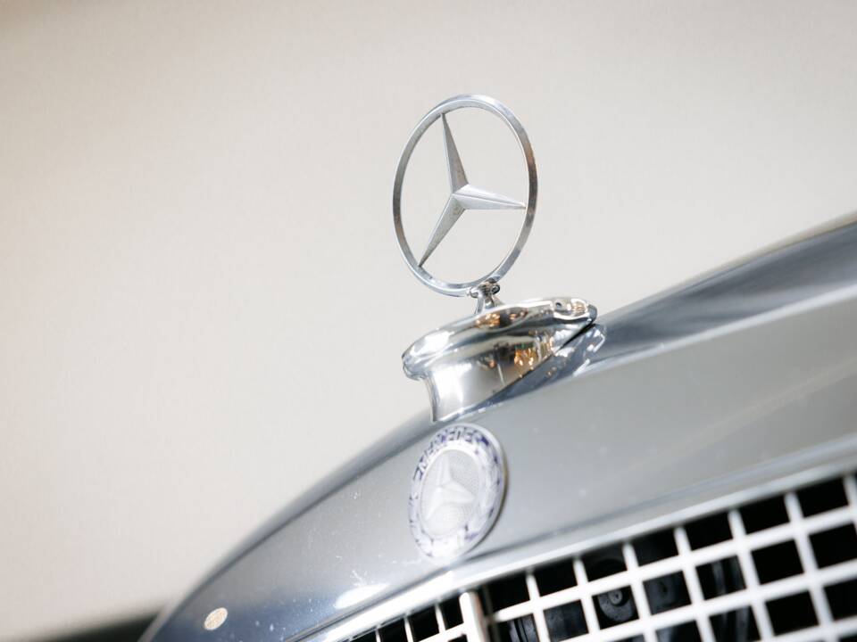 Image 25/32 of Mercedes-Benz 280 SE 3,5 (1971)