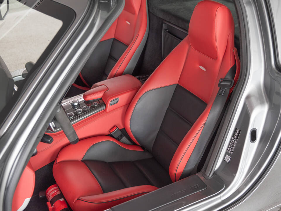 Image 35/56 de Mercedes-Benz SLS AMG (2011)