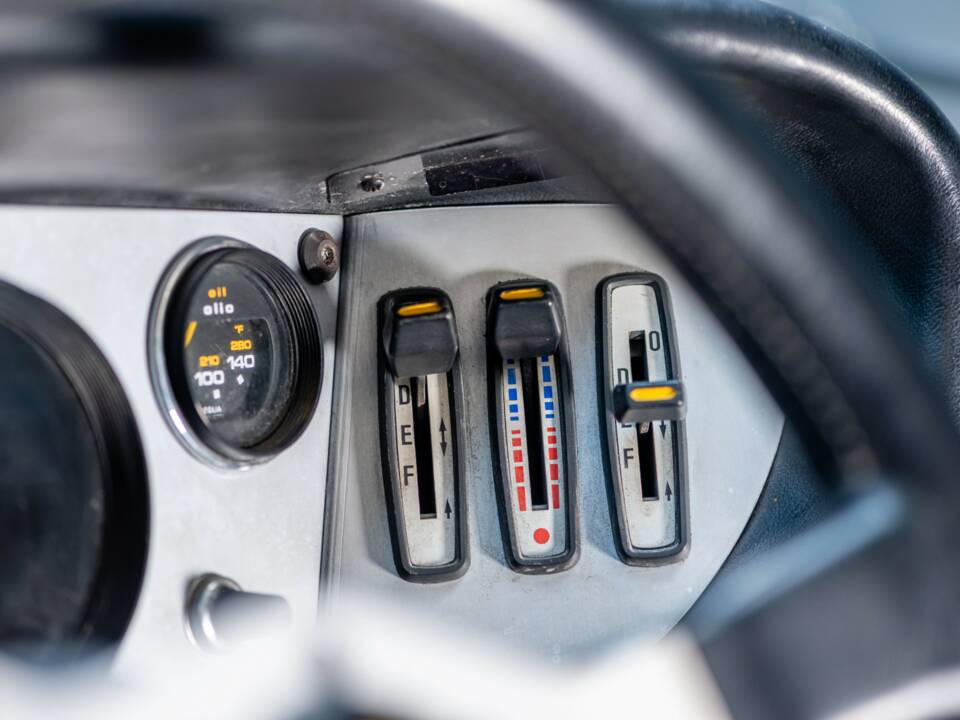Image 24/50 of Ferrari Dino 308 GT4 (1977)