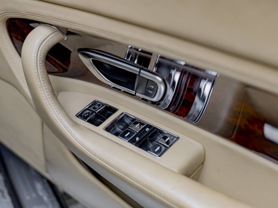 Imagen 28/33 de Bentley Continental GTC (2007)