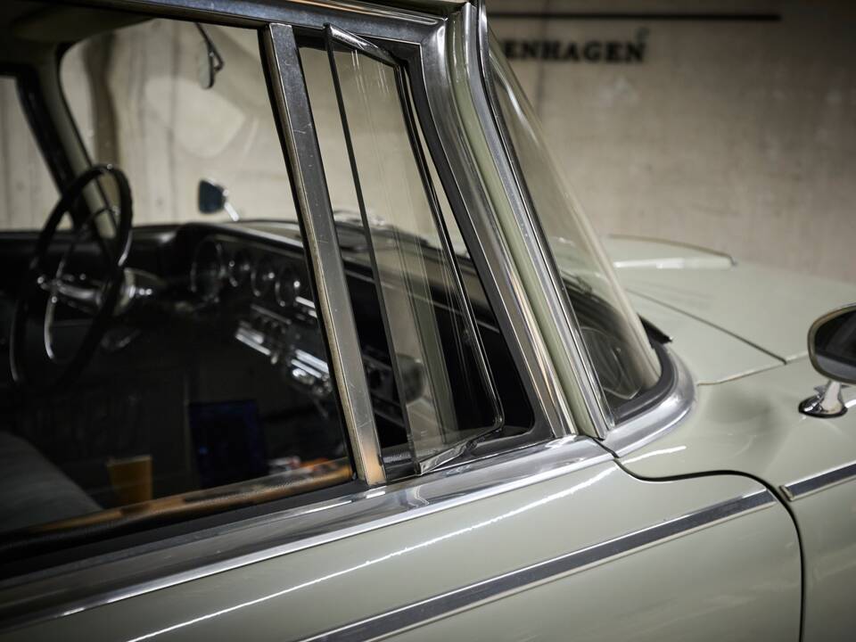 Image 52/96 de Borgward P 100 2.3 Litre (1960)