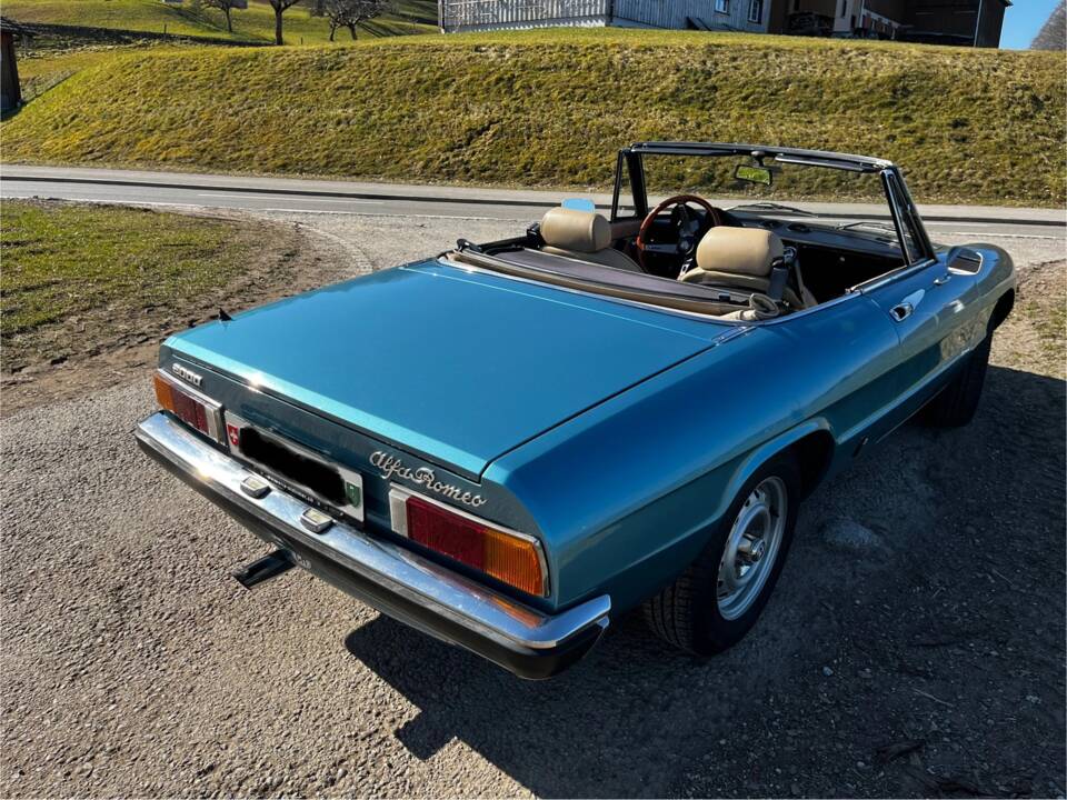 Afbeelding 6/9 van Alfa Romeo 2000 Spider Veloce (1981)