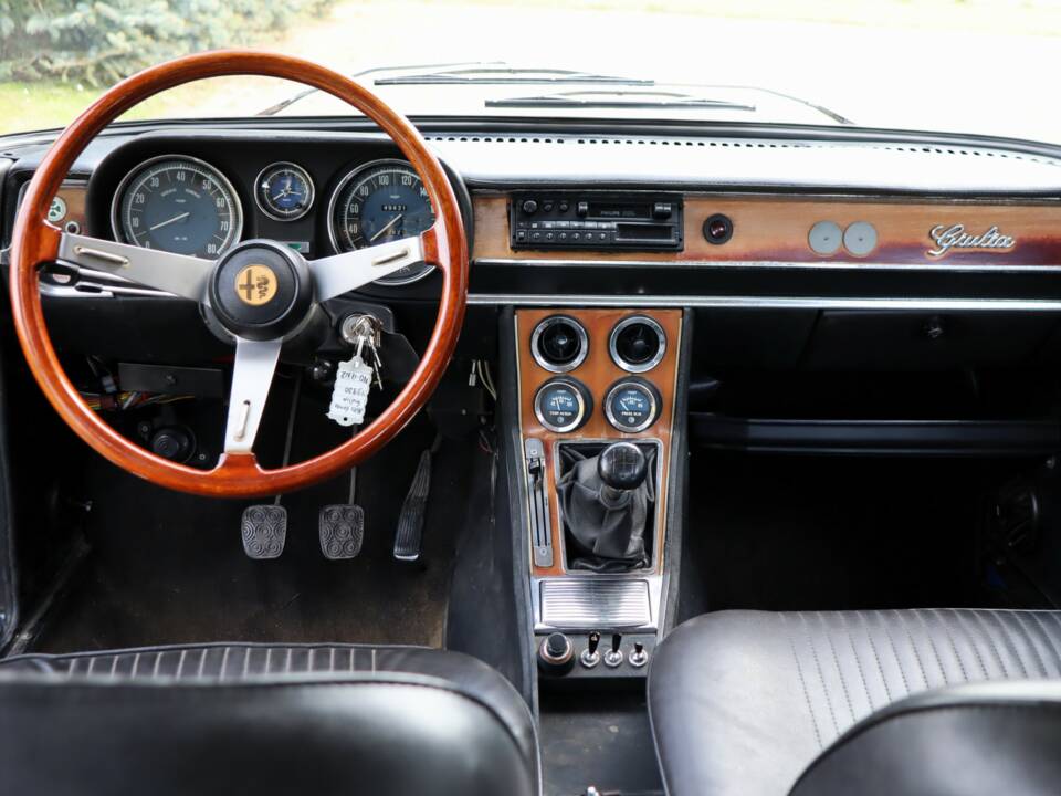 Image 16/50 of Alfa Romeo Giulia Nuova Super 1600 (1978)