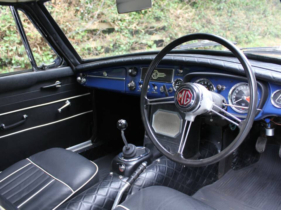 Bild 8/16 von MG MGB GT (1967)