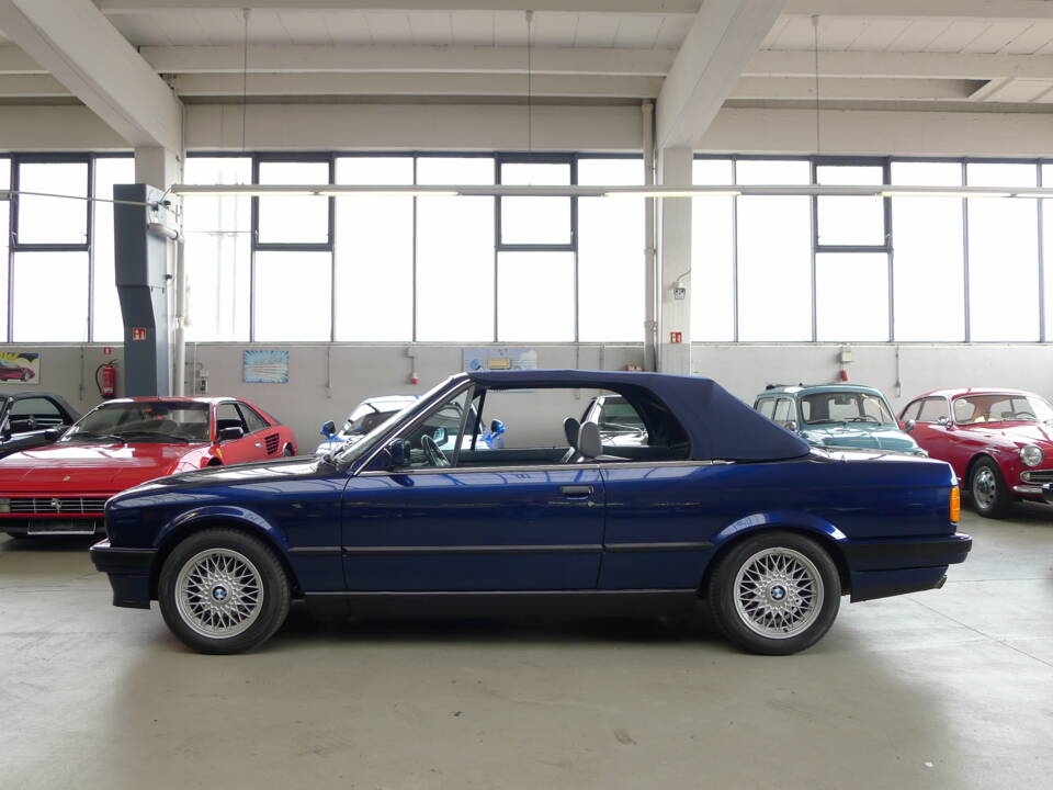 Image 9/37 of BMW 325i (1991)