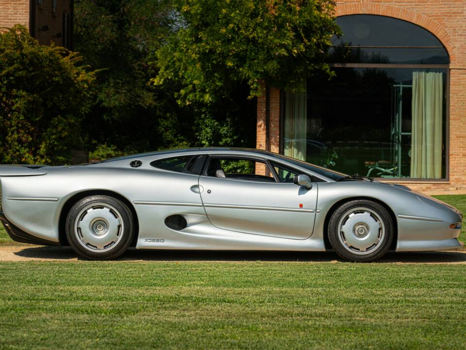 Obraz 4/50 pojazdu Jaguar XJ 220 (1993)