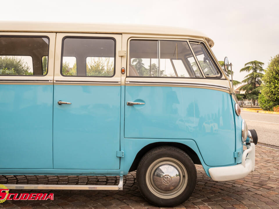 Image 21/31 of Volkswagen T1 Brasil &quot;Samba&quot; (1974)