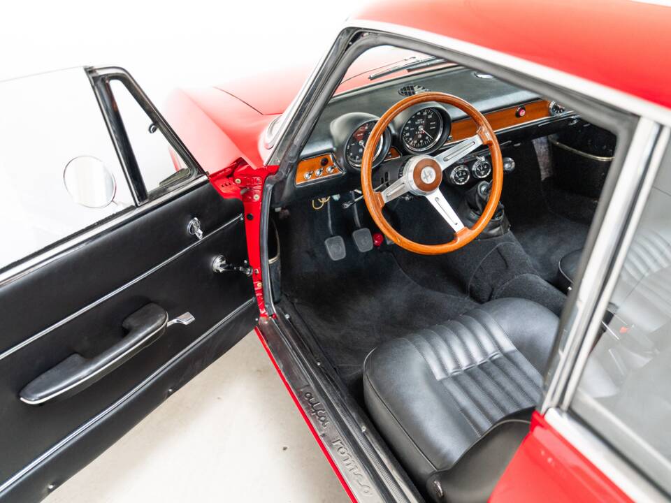 Bild 6/32 von Alfa Romeo Giulia 1600 GT Junior (1972)