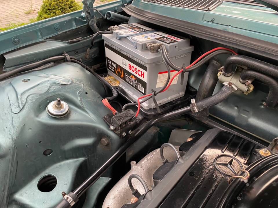Image 46/66 of Mercedes-Benz 230 CE (1981)
