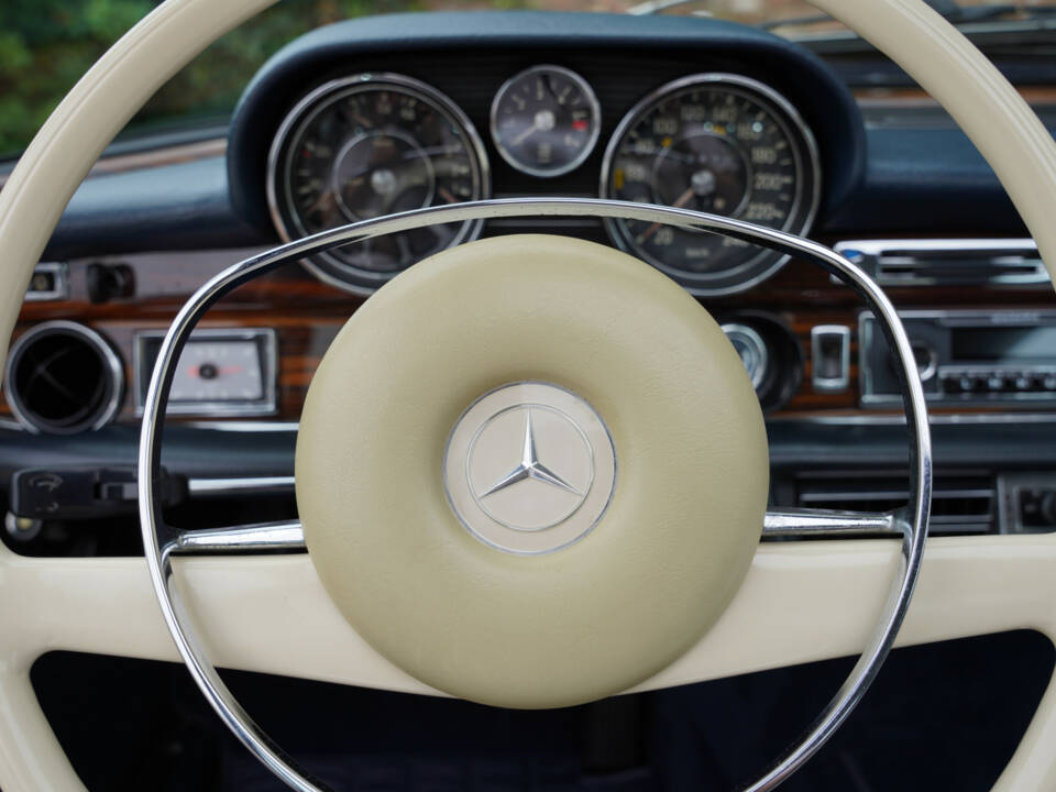 Image 10/50 of Mercedes-Benz 300 SEL 6.3 (1970)