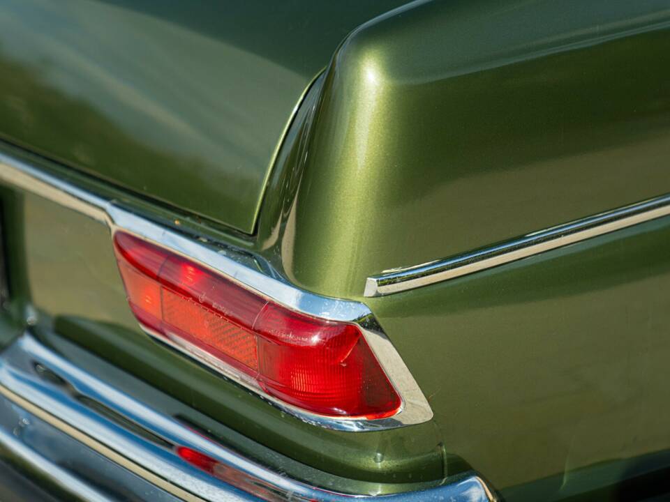 Image 24/50 of Mercedes-Benz 220 SE b (1964)