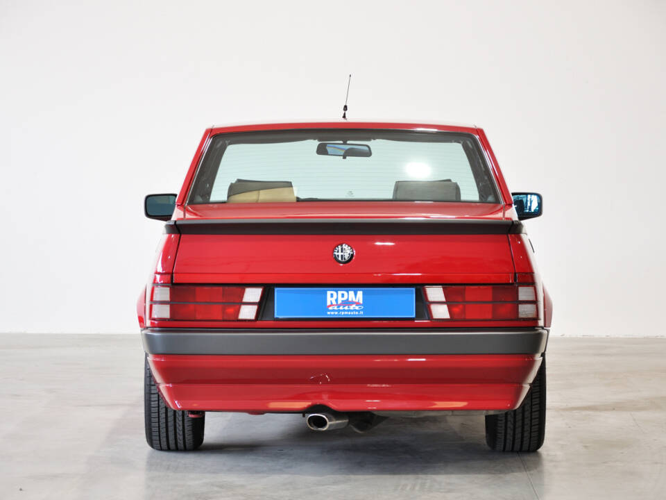 Bild 30/39 von Alfa Romeo 75 2.0 Twin Spark (1990)