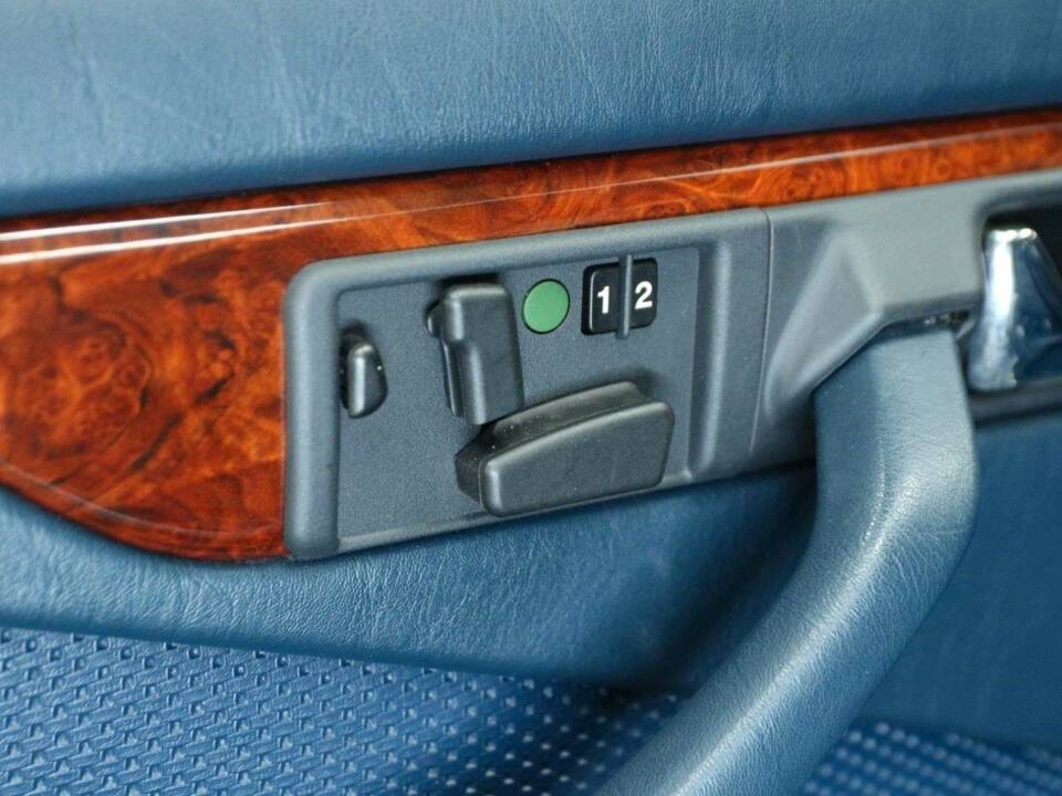 Bild 10/50 von Mercedes-Benz 560 SEC (1988)