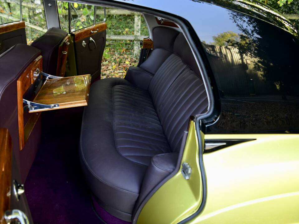 Image 24/38 of Rolls-Royce Silver Cloud I (1959)