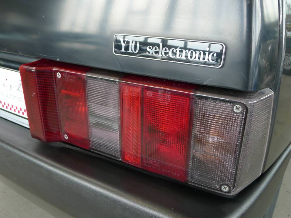 Image 33/47 of Lancia Y10 LX I.E. (1991)