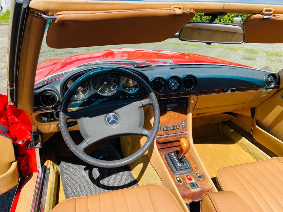 Immagine 30/50 di Mercedes-Benz 380 SL (1984)