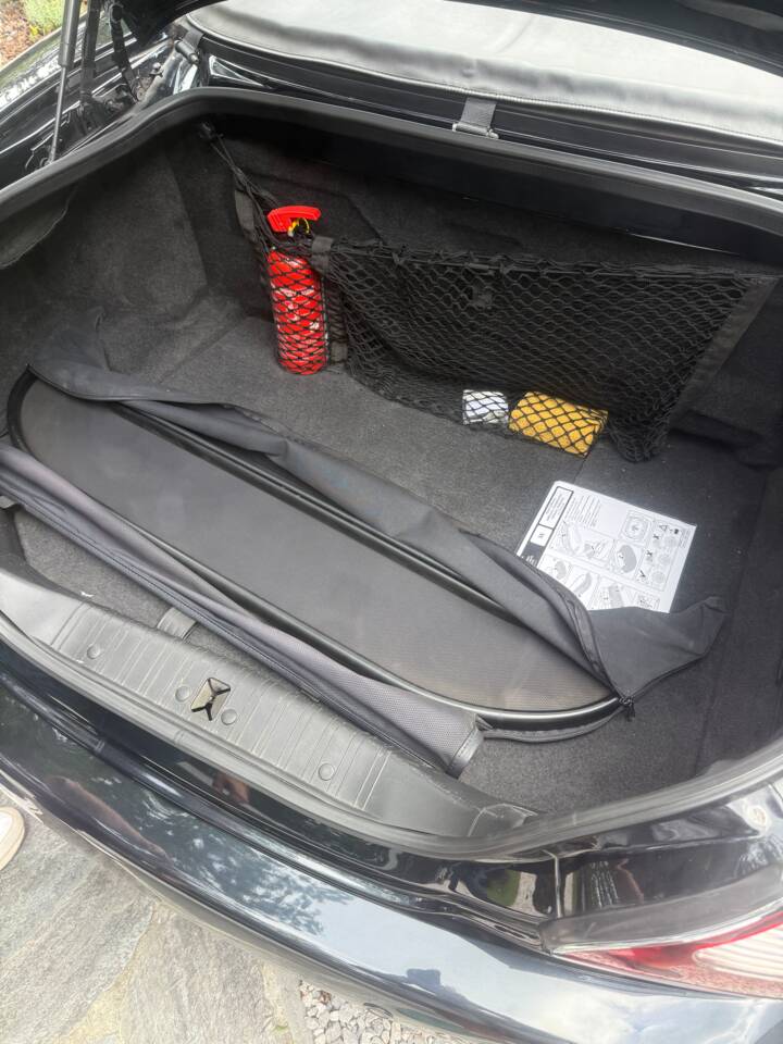 Image 23/24 of Jaguar XKR (2005)