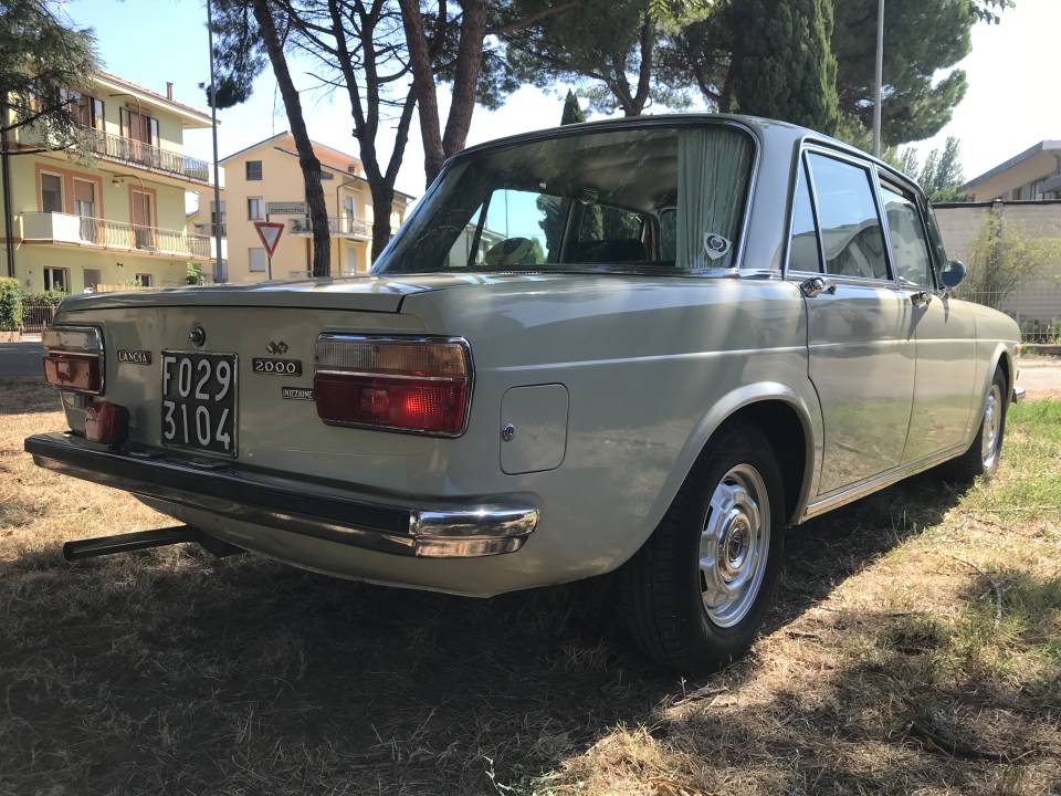 Image 5/29 of Lancia 2000 Iniezione (1973)