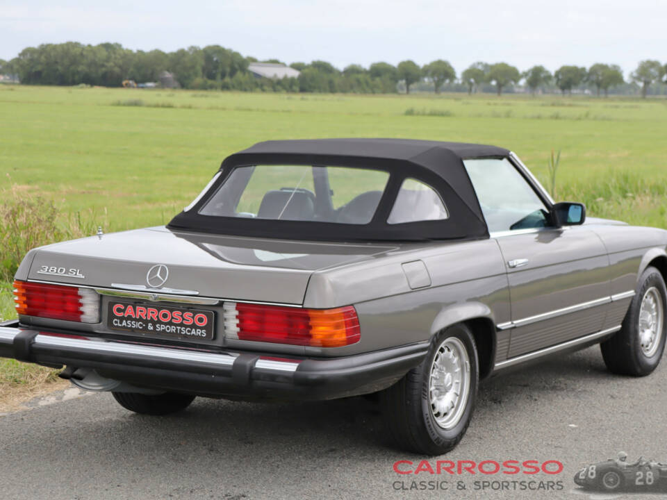 Image 37/42 of Mercedes-Benz 380 SL (1982)