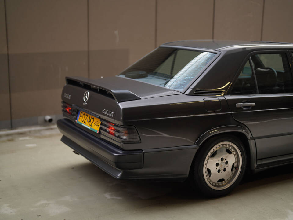Image 52/83 of Mercedes-Benz 190 E 2.3-16 (1984)