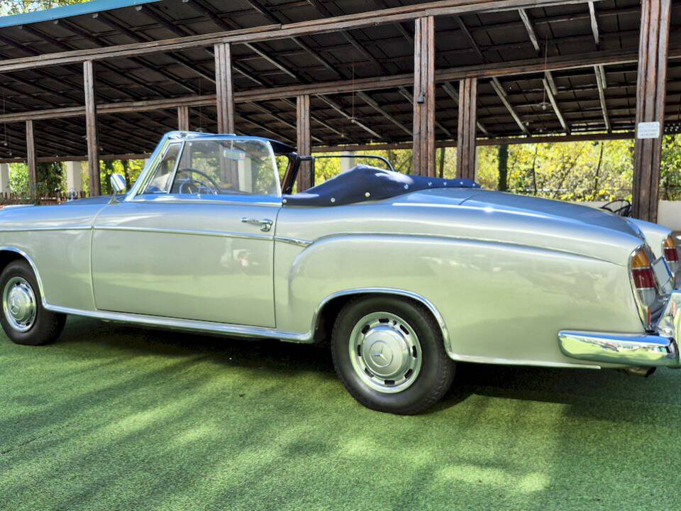 Image 14/61 de Mercedes-Benz 220 S Cabriolet (1957)